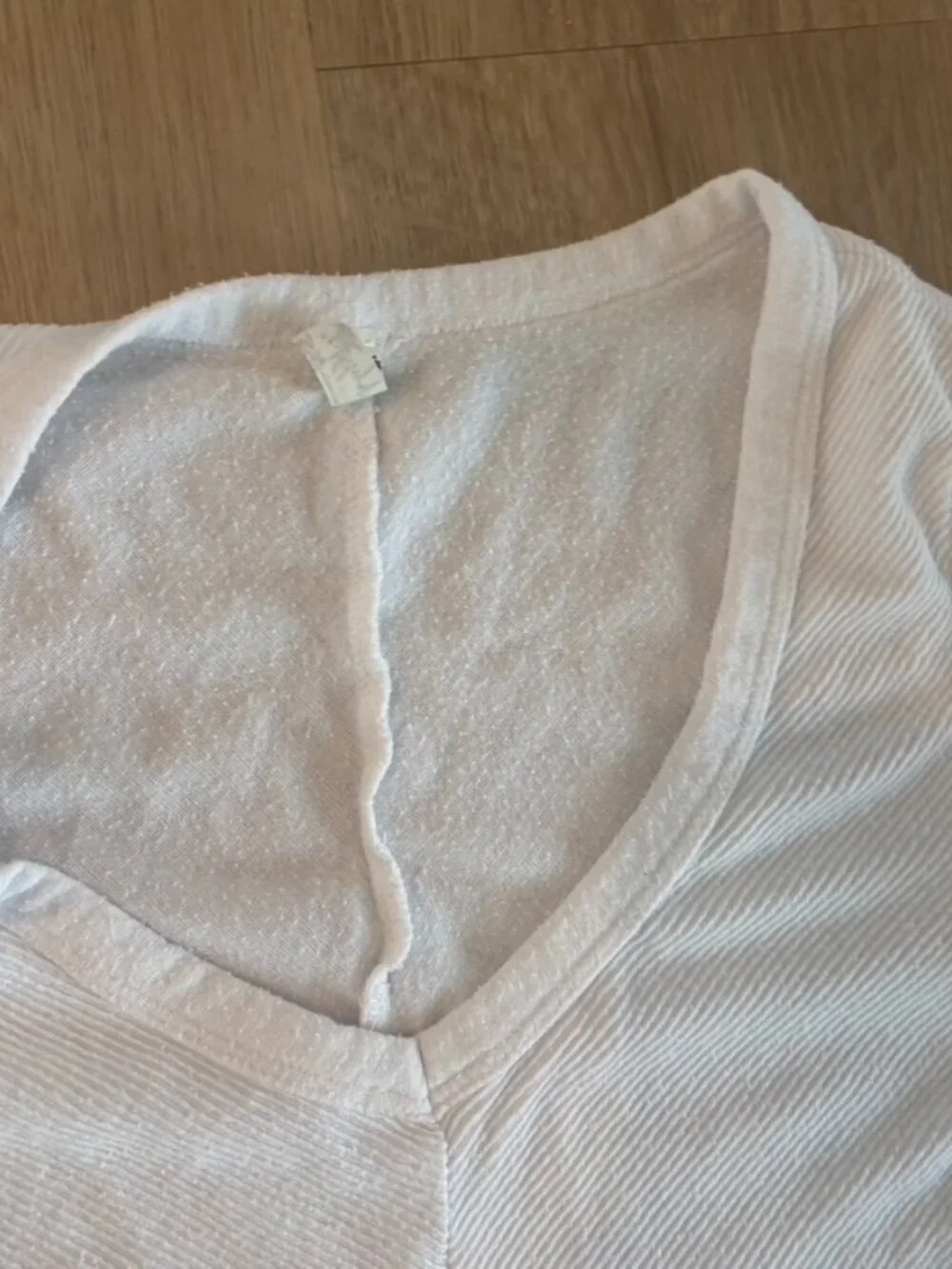 Free People Cap Sleeve V-neck white T shirt extra Small ribbed